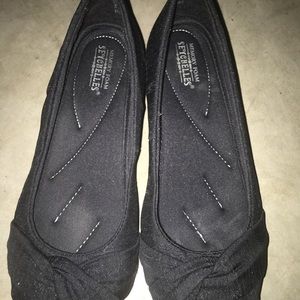 Women’s flats in black